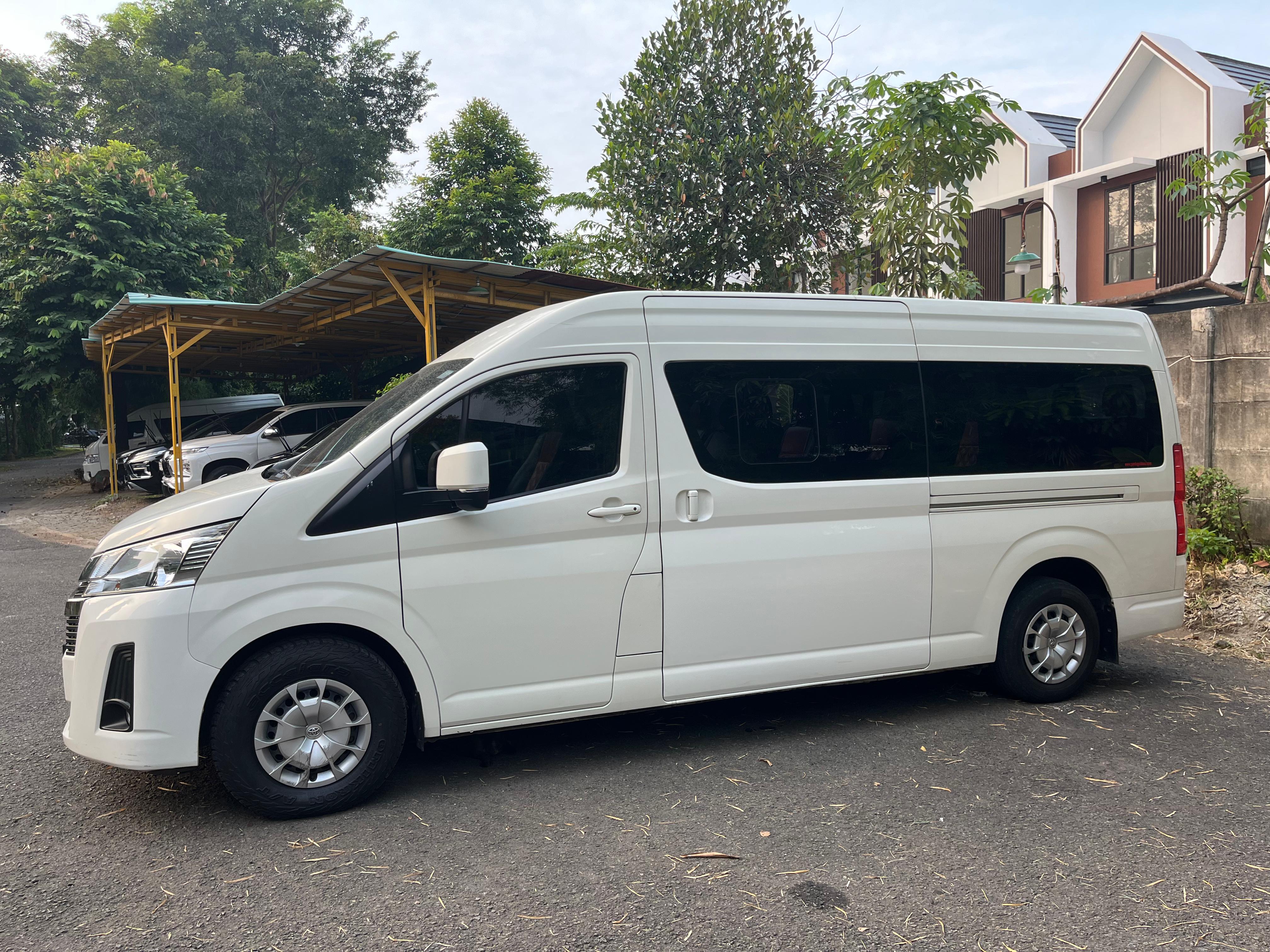 Toyota Hiace Commuter Premio minibus sewa rombongan Bekasi