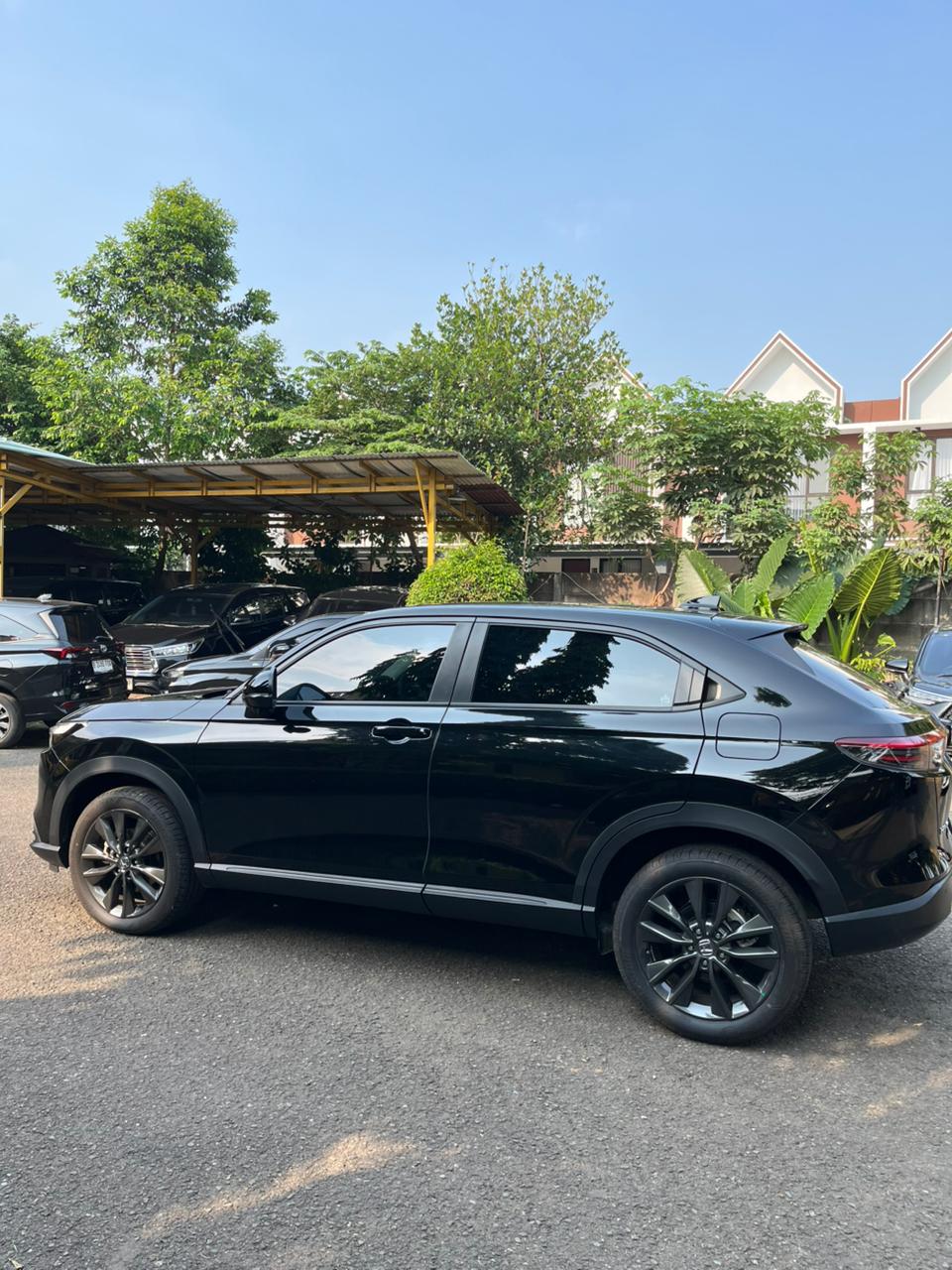 Honda HRV Hybrid terbaru sewa di Bekasi