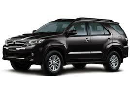 Toyota Fortuner Diesel tahun 2013 Disewakan call 021 7099 5161